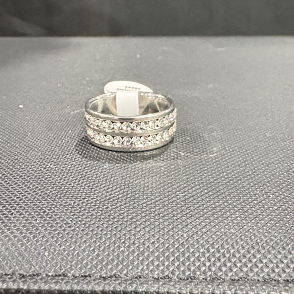 Elegant Silver Crystal Band Ring
